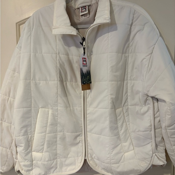 Avalanche Jackets & Blazers - Avalanche White Quilted Jacket Size XL NWT